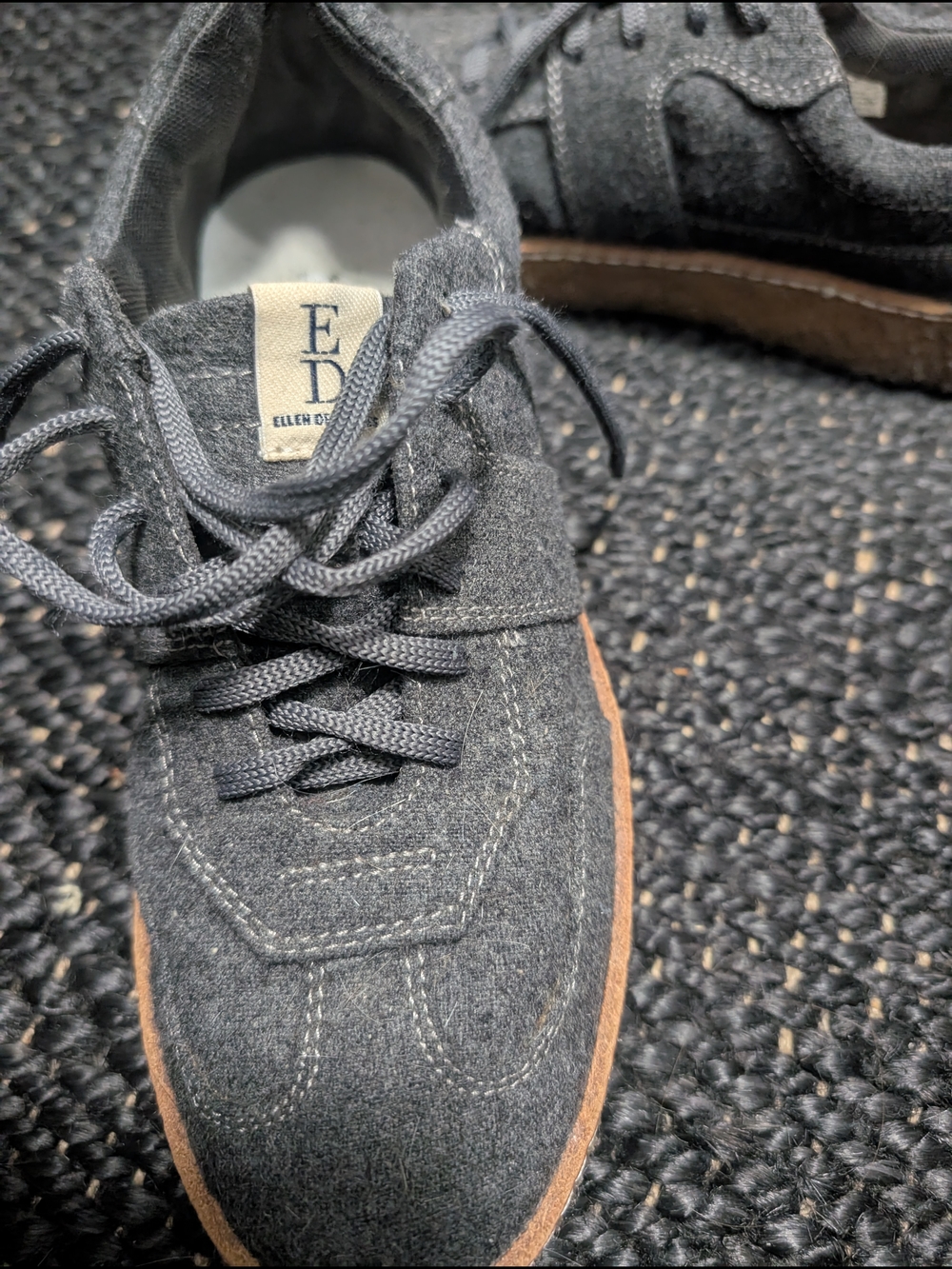 Ellen DeGeneres love Casual Lace-Up Sneakers in Dark Grey with Crepe Sole
